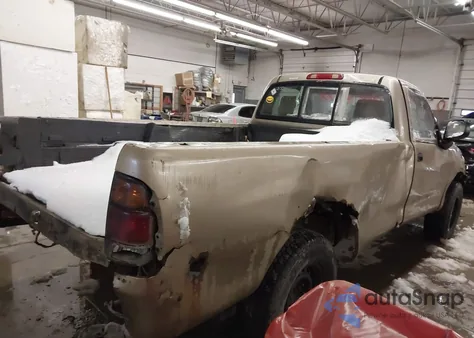 2005 Toyota Tundra Base V8 z USA, uszkodzony, nr VIN 5TBKT42125S467494